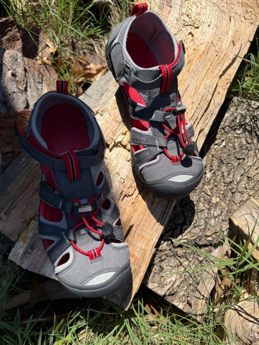 Keen Kids Grey and Red‎ Closed-Toe Outdoor Shoe Sandals Sz-6. NWOB. R